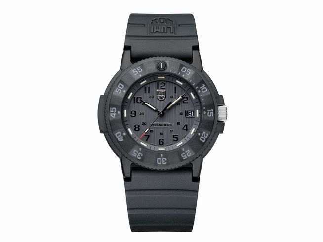 Die Luminox Sea XS.3001.EVO.A.SET Herren Uhr in limitierter Auflage mit grauem Zifferblatt und schwarzem Silikonarmband, 43 mm Gehäuse durch 99 Stück limitiert, ideal für den sportlichen Einsatz.