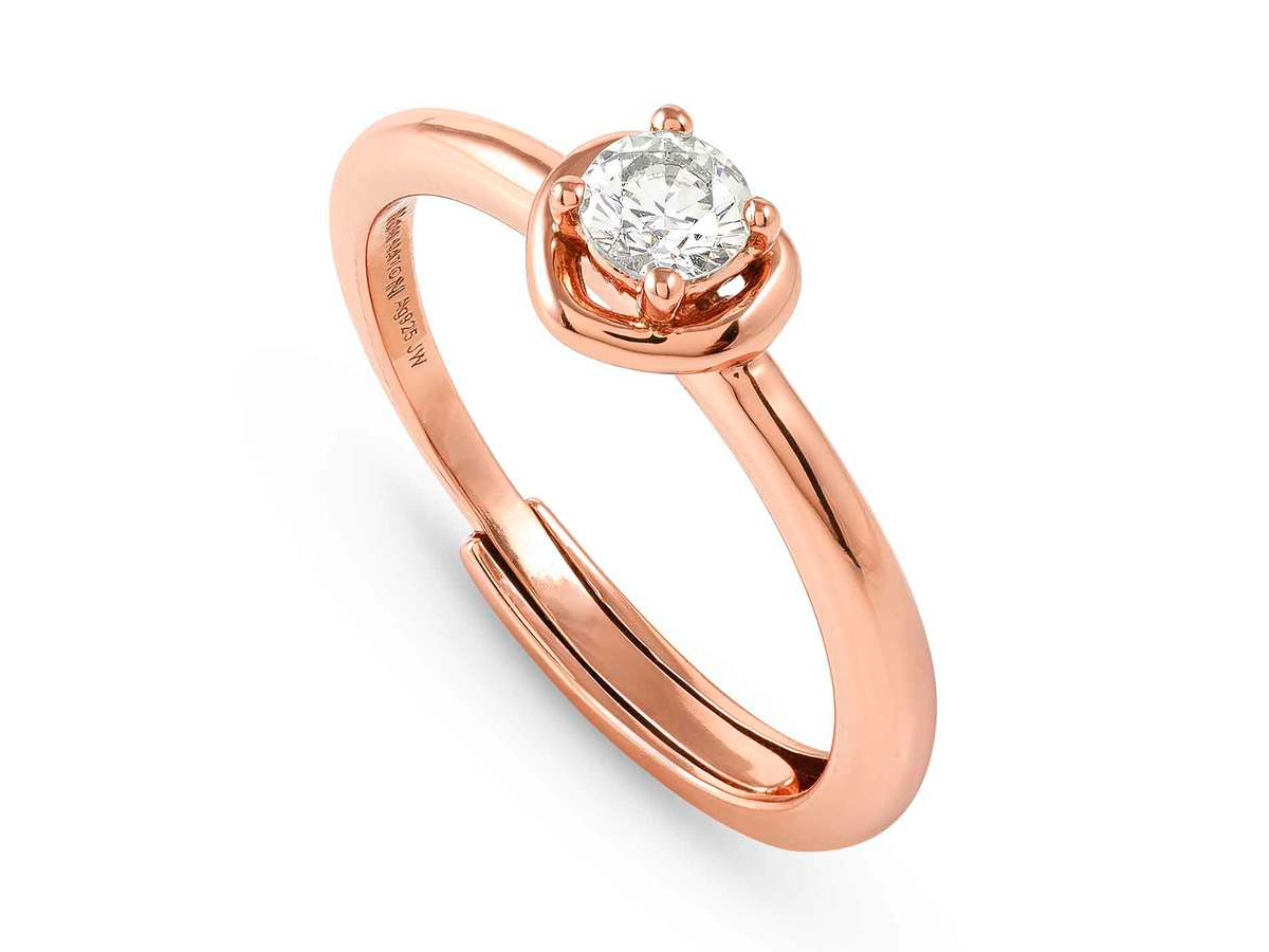 Rosévergoldeter Ring von Nomination aus der Cosmiclove-Kollektion mit einem funkelnden, runden Stein in der Mitte, elegant und modern gestaltet, perfekt als Schmuckstück für besondere Anlässe.